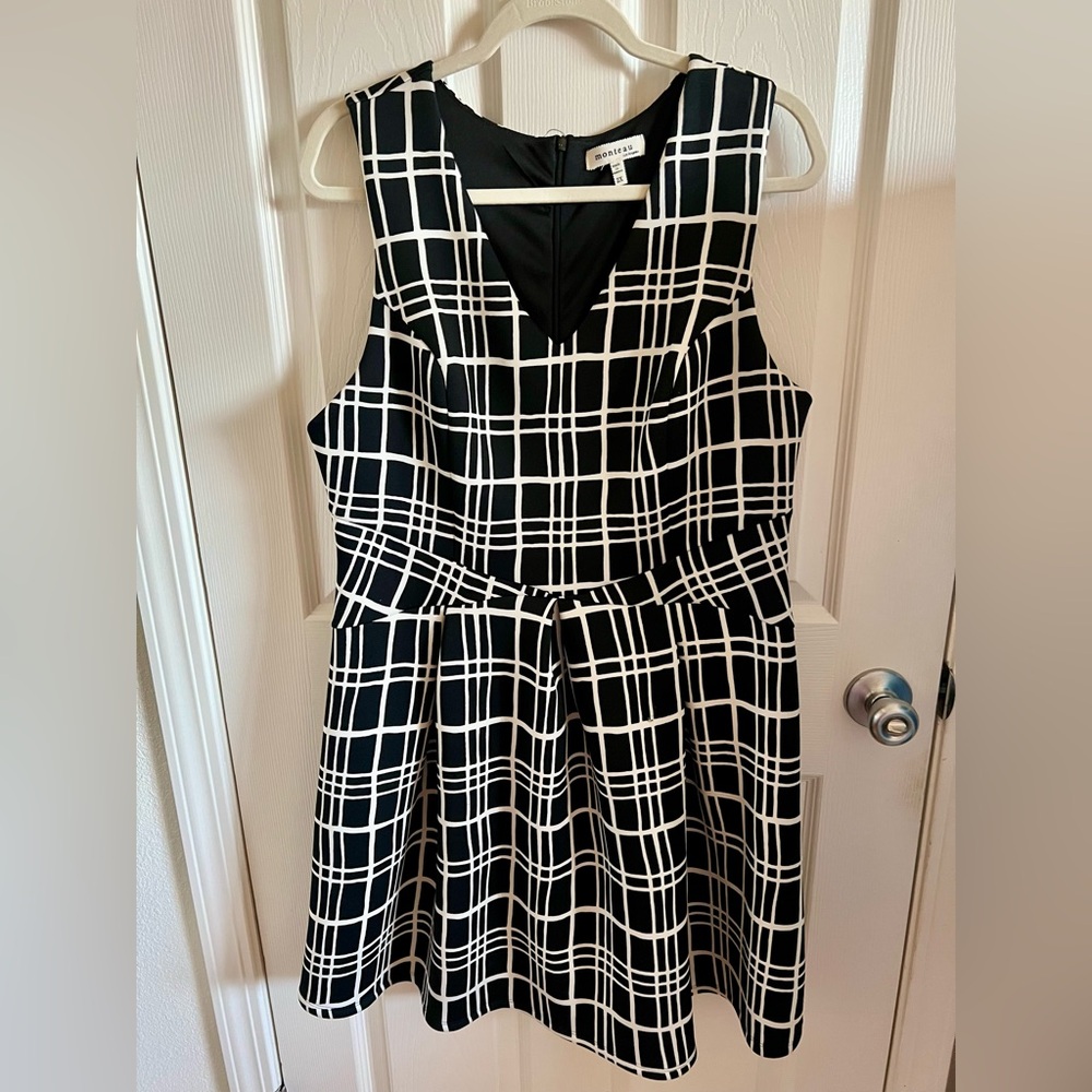 Monteau Black and White Geometric Dress
